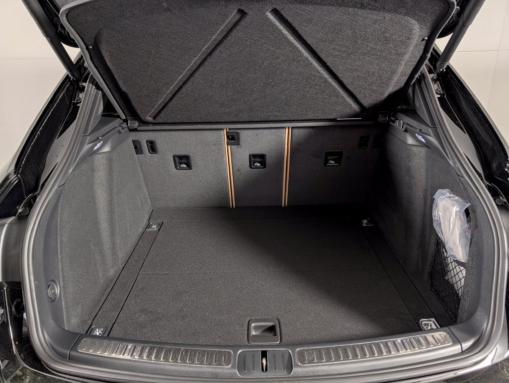 New 2026 Porsche Macan AWD/4WD image 17