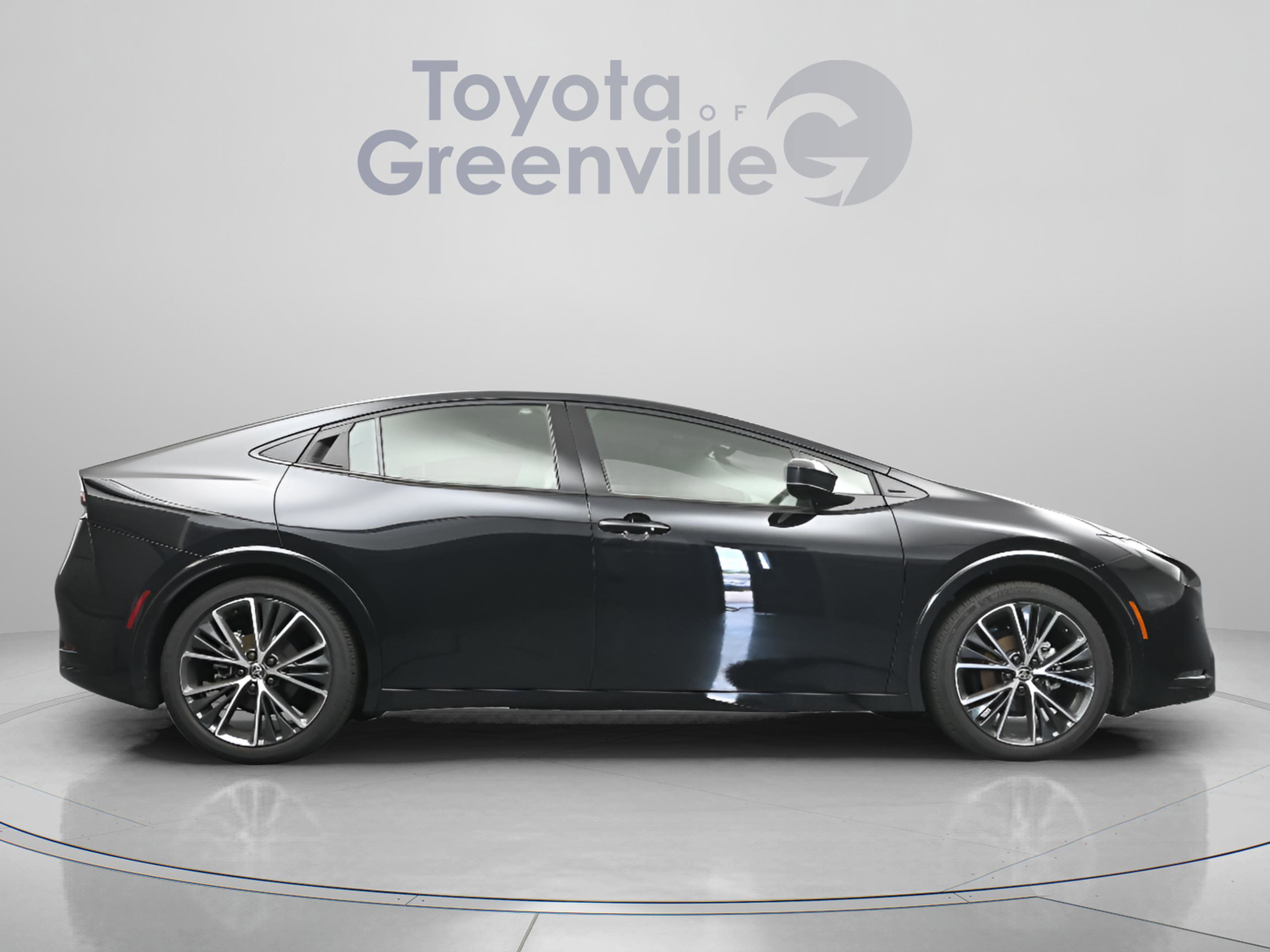 Used 2025 Toyota Prius XLE FWD image 18