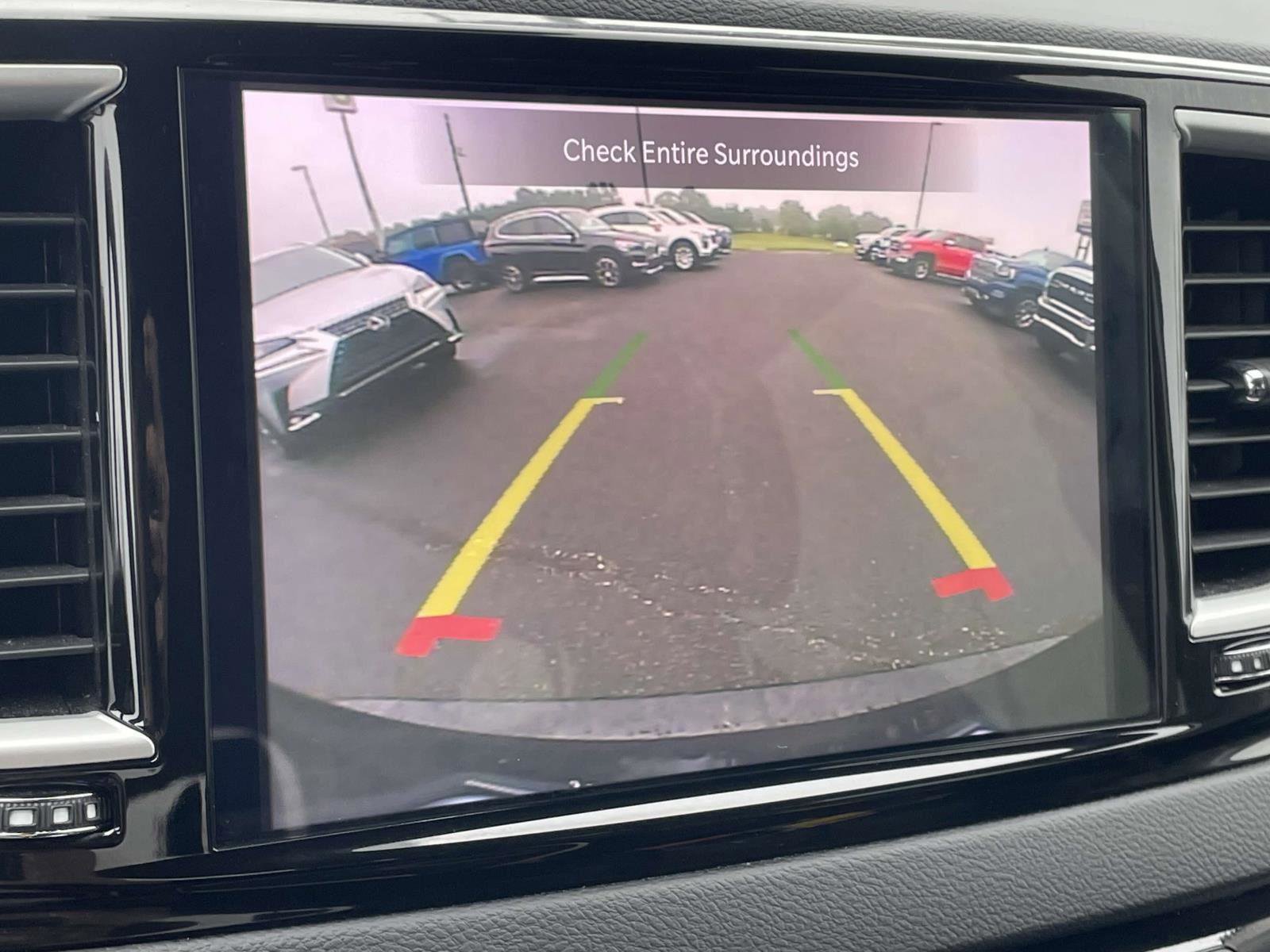 Certified 2024 Chrysler Pacifica Touring-L image 3