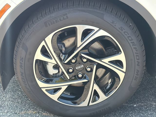 New 2026 Lincoln Nautilus Premier w/ Jet Appearance Package AWD/4WD image 12