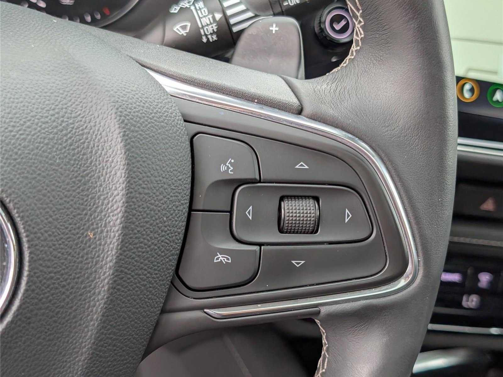 Used 2023 Buick Envision Avenir AWD/4WD image 26