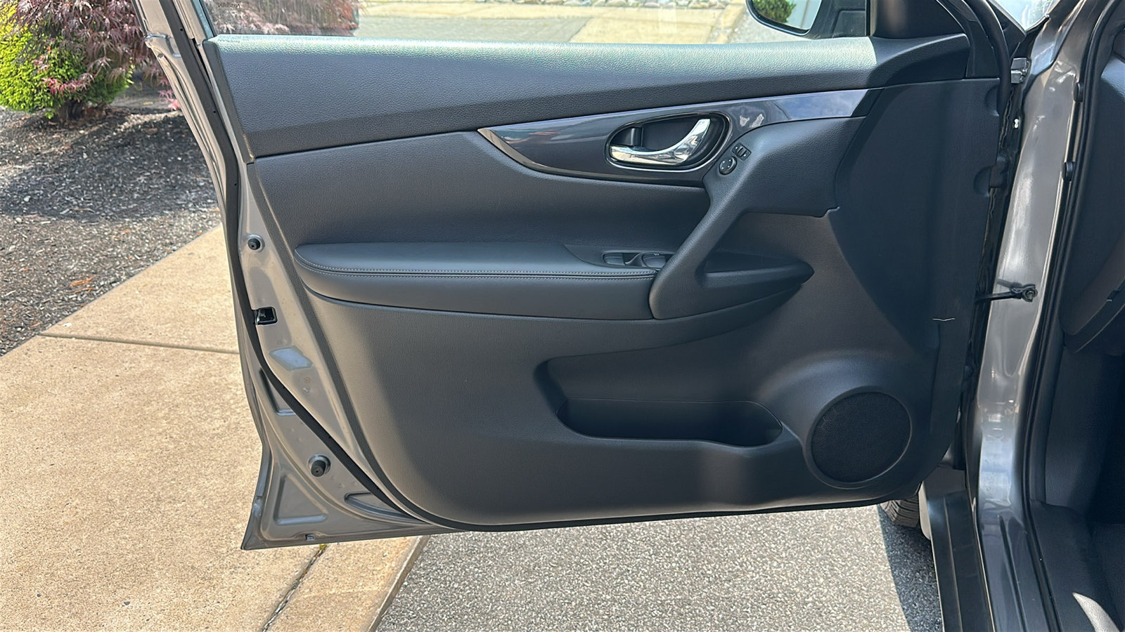 Used 2018 Nissan Rogue S AWD/4WD image 13