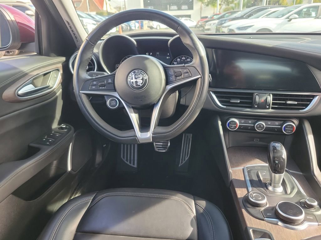 Used 2019 Alfa Romeo Giulia Ti w/ Quick Order Package 22Z Lusso image 10