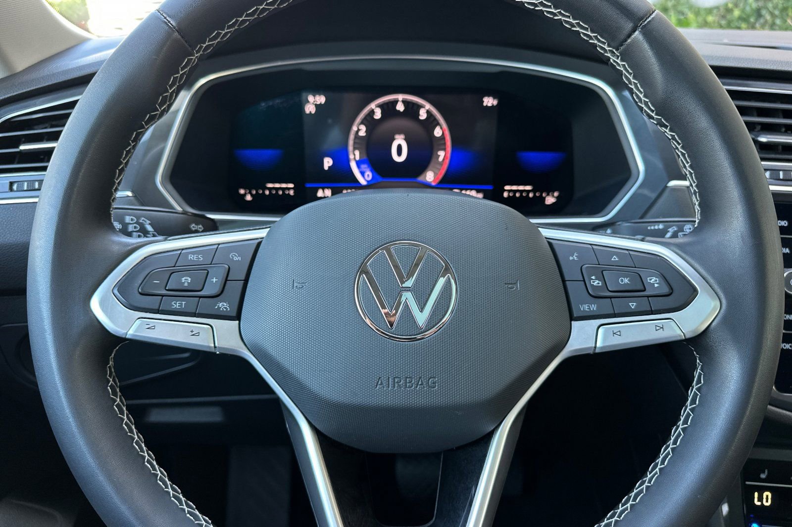 Used 2023 Volkswagen Tiguan SE w/ Panoramic Sunroof Package FWD image 24
