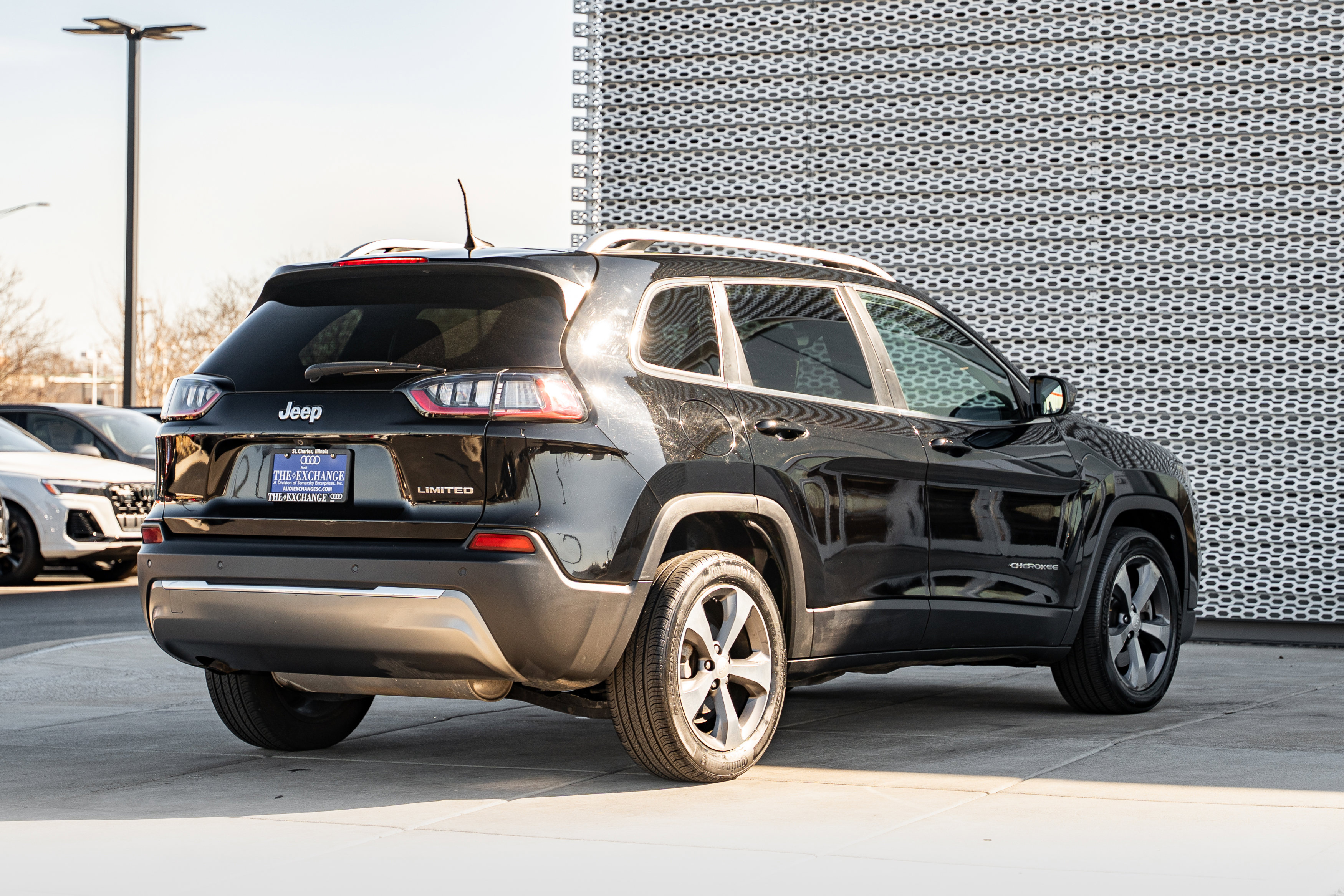 Used 2019 Jeep Cherokee Limited image 4
