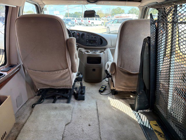 Used 2000 Ford E-150 and Econoline 150 image 22