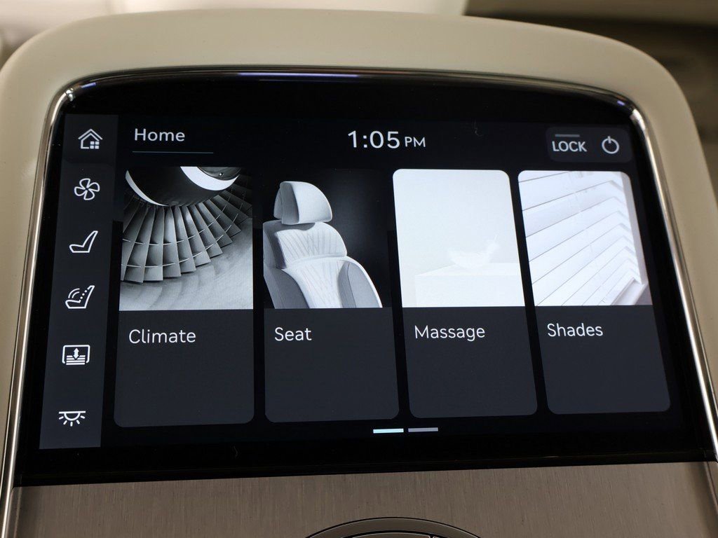 Used 2025 Genesis G90 3.5T image 70