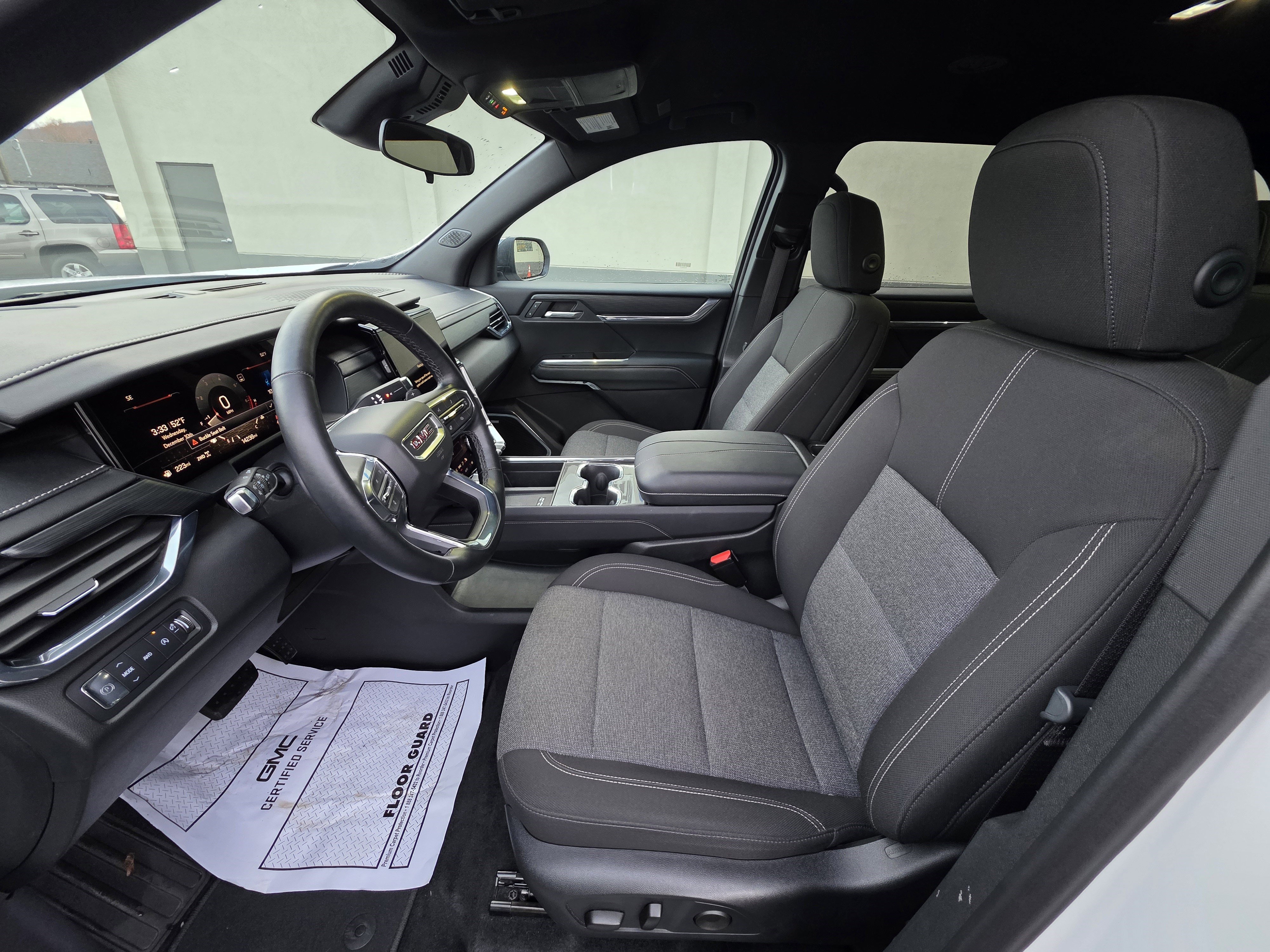 Used 2025 GMC Acadia Elevation image 13