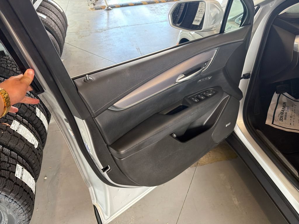Used 2018 Cadillac XT5 Luxury w/ Driver Awareness Package AWD/4WD image 12