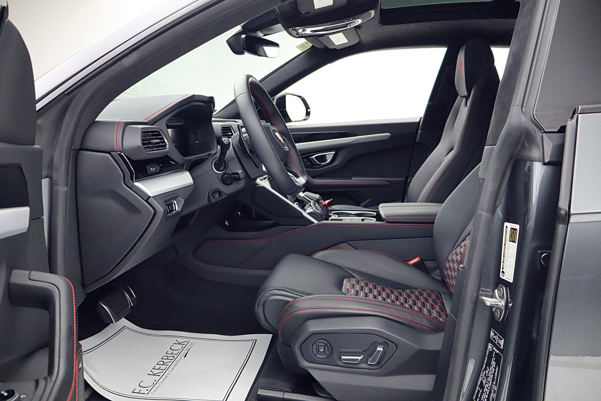 Used 2020 Lamborghini Urus image 42