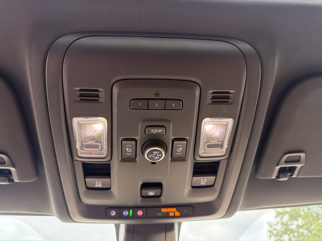 Used 2021 Chevrolet Tahoe Premier w/ Premium Package AWD/4WD image 35