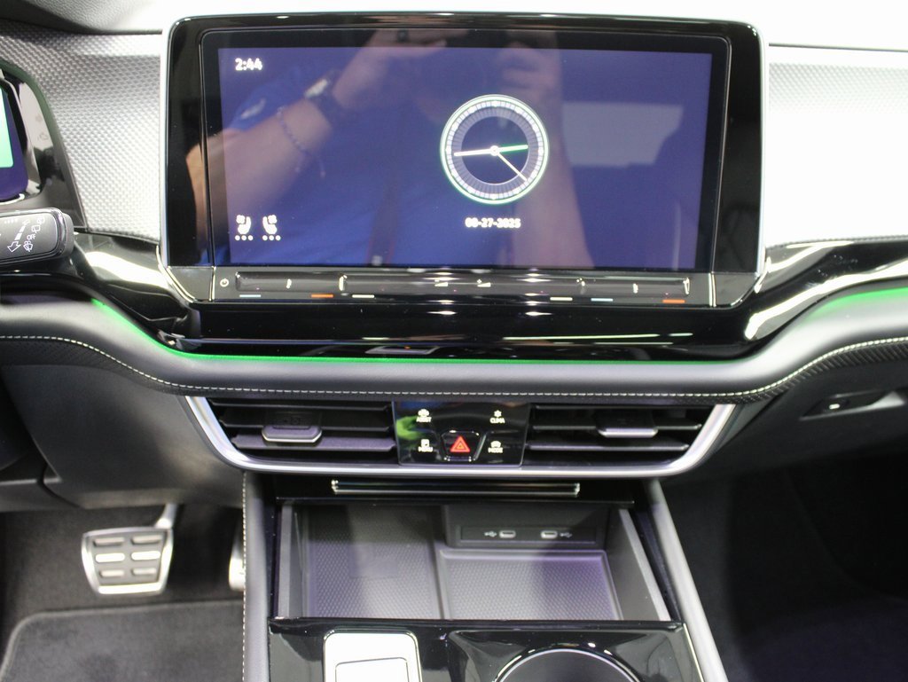 Used 2024 Volkswagen Atlas Cross Sport SEL Premium R-Line image 14