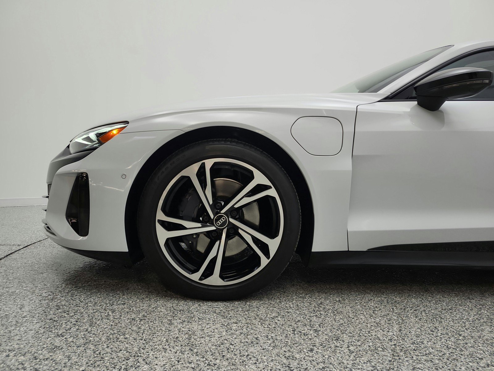 Used 2024 Audi e-tron GT Prestige image 21