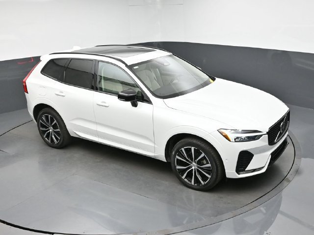 Used 2024 Volvo XC60 B5 Plus AWD/4WD image 43
