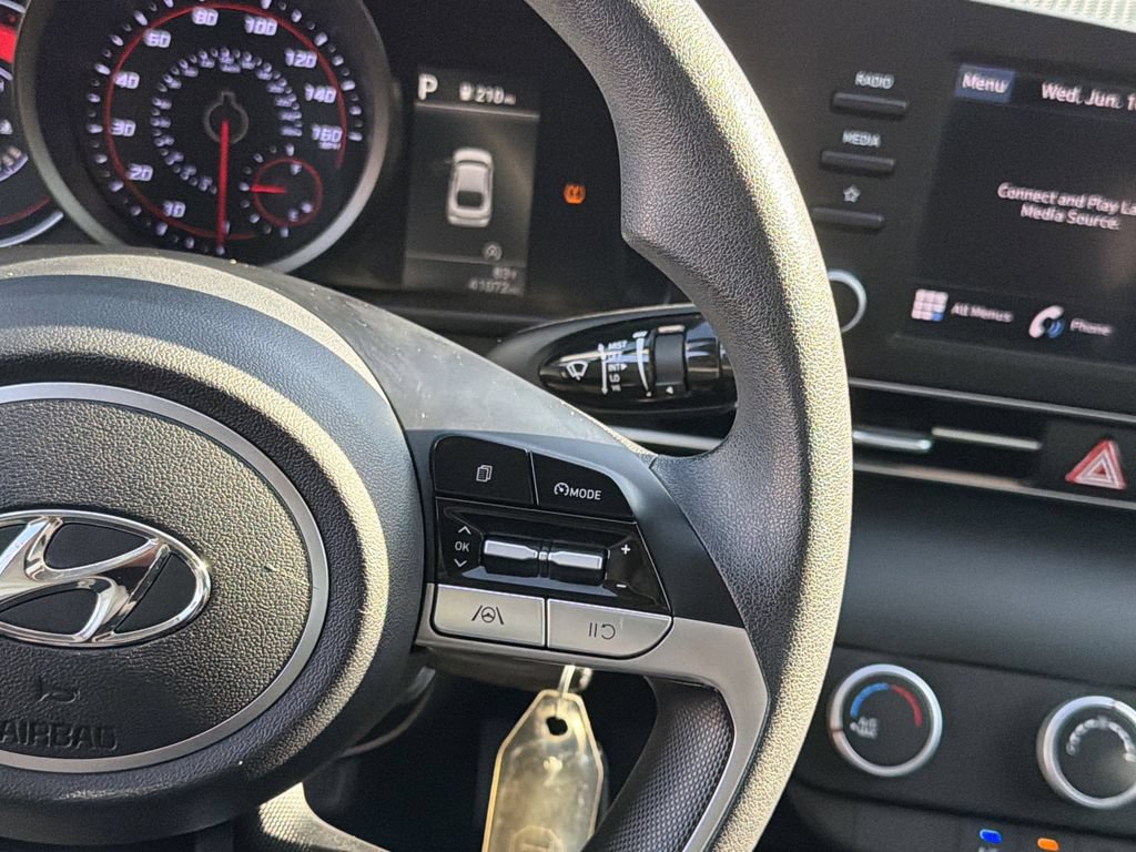 Used 2023 Hyundai Elantra SE FWD image 23