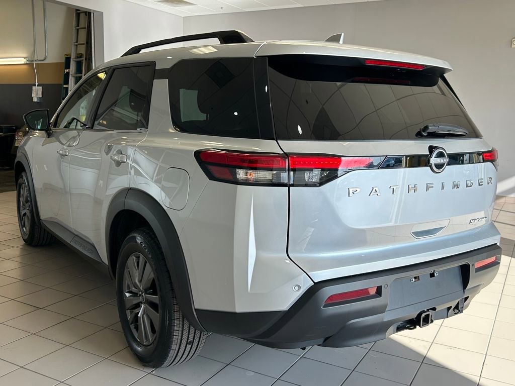 Used 2022 Nissan Pathfinder SV w/ SV Premium Package image 5