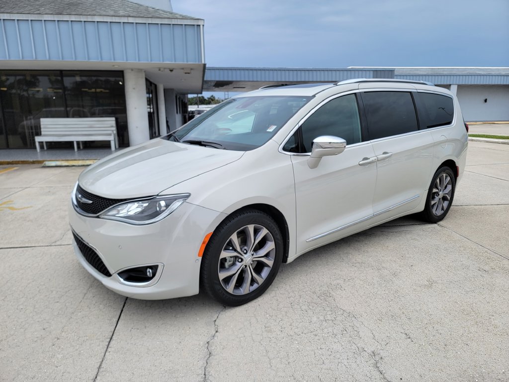 Used 2020 Chrysler Pacifica Limited FWD image 1