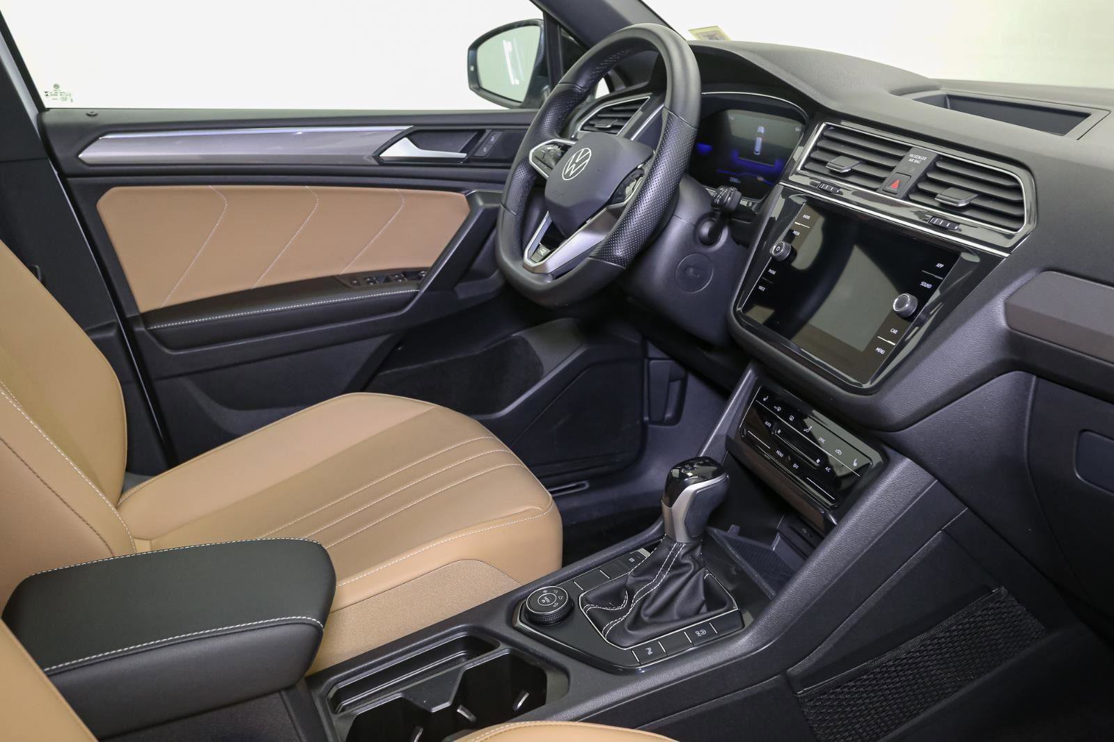 Certified 2023 Volkswagen Tiguan SE R-Line image 22