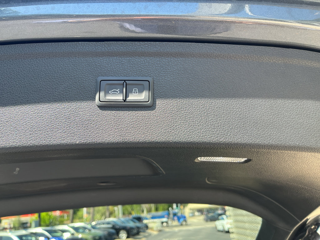 Used 2023 Audi Q5 2.0T Premium w/ Convenience Package image 11