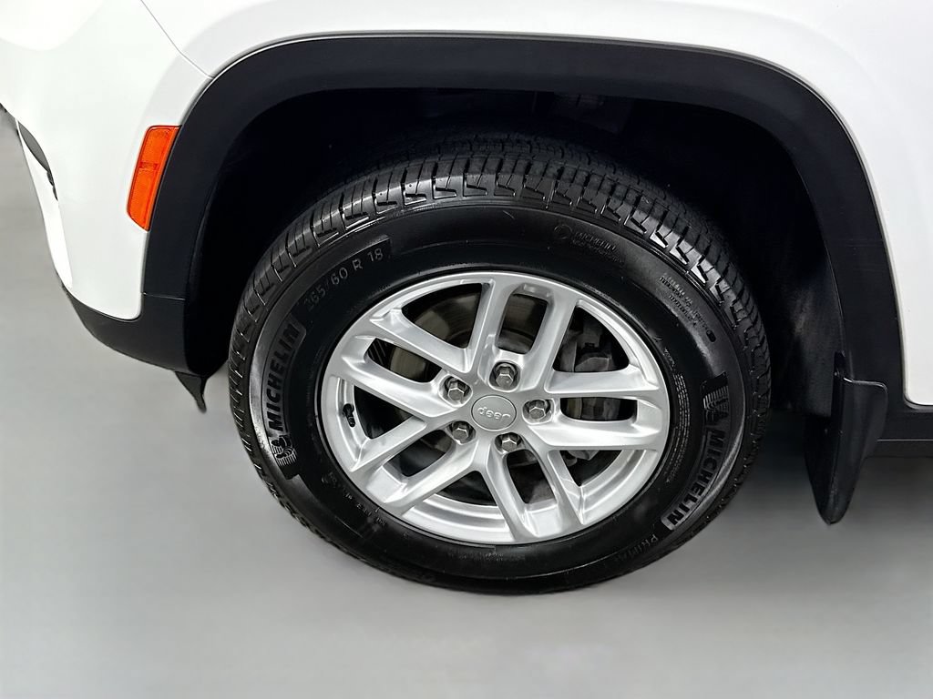 Used 2025 Jeep Grand Cherokee Laredo X AWD/4WD image 35