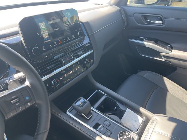 Used 2025 Nissan Pathfinder SL image 14
