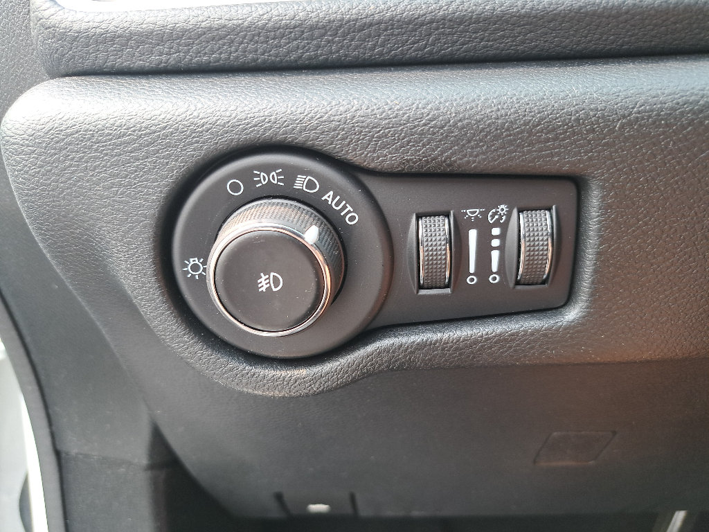 Certified 2023 Chrysler Pacifica Touring-L w/ Uconnect Theater Family Group AWD/4WD image 28