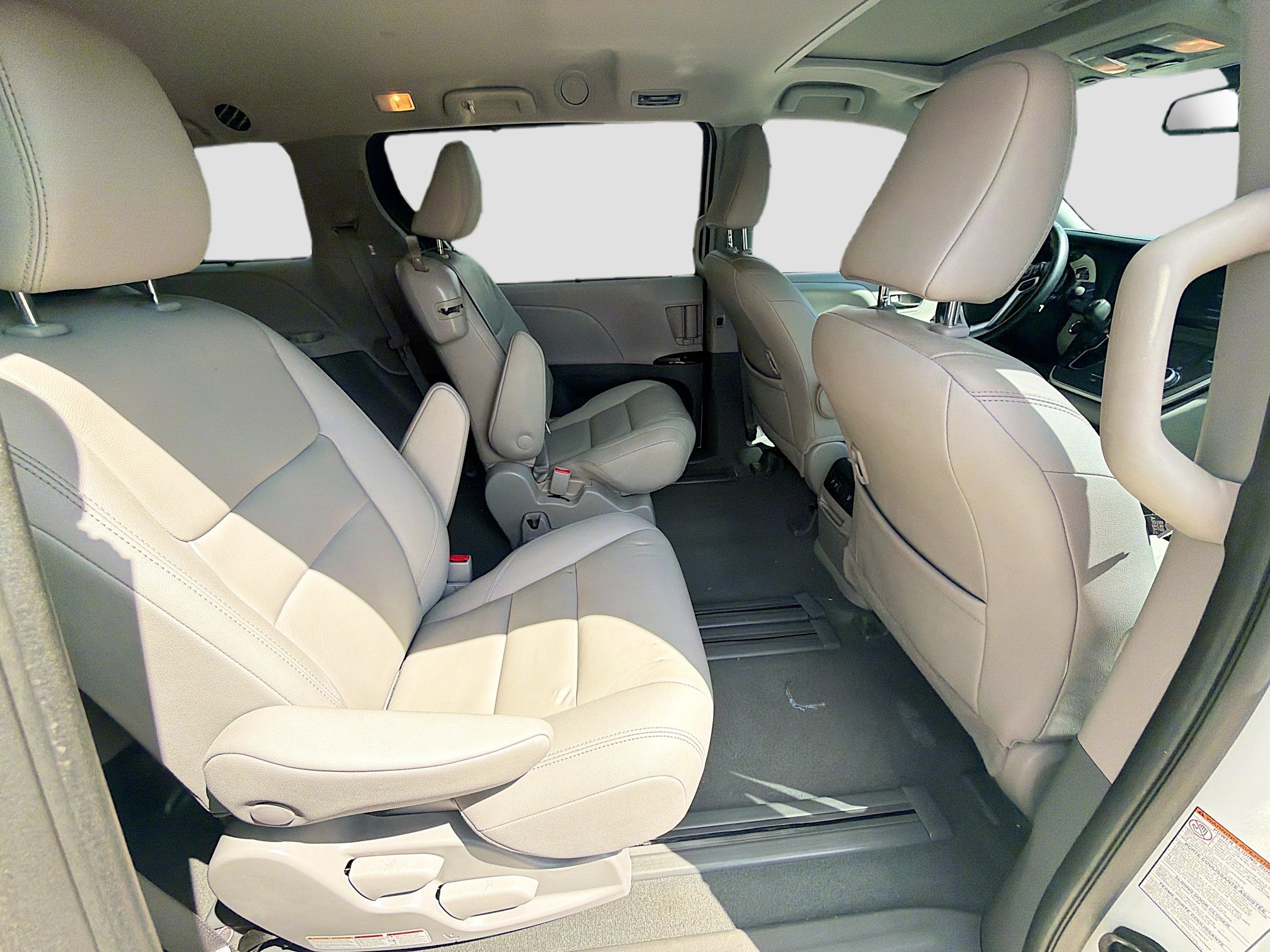 Used 2020 Toyota Sienna XLE image 27