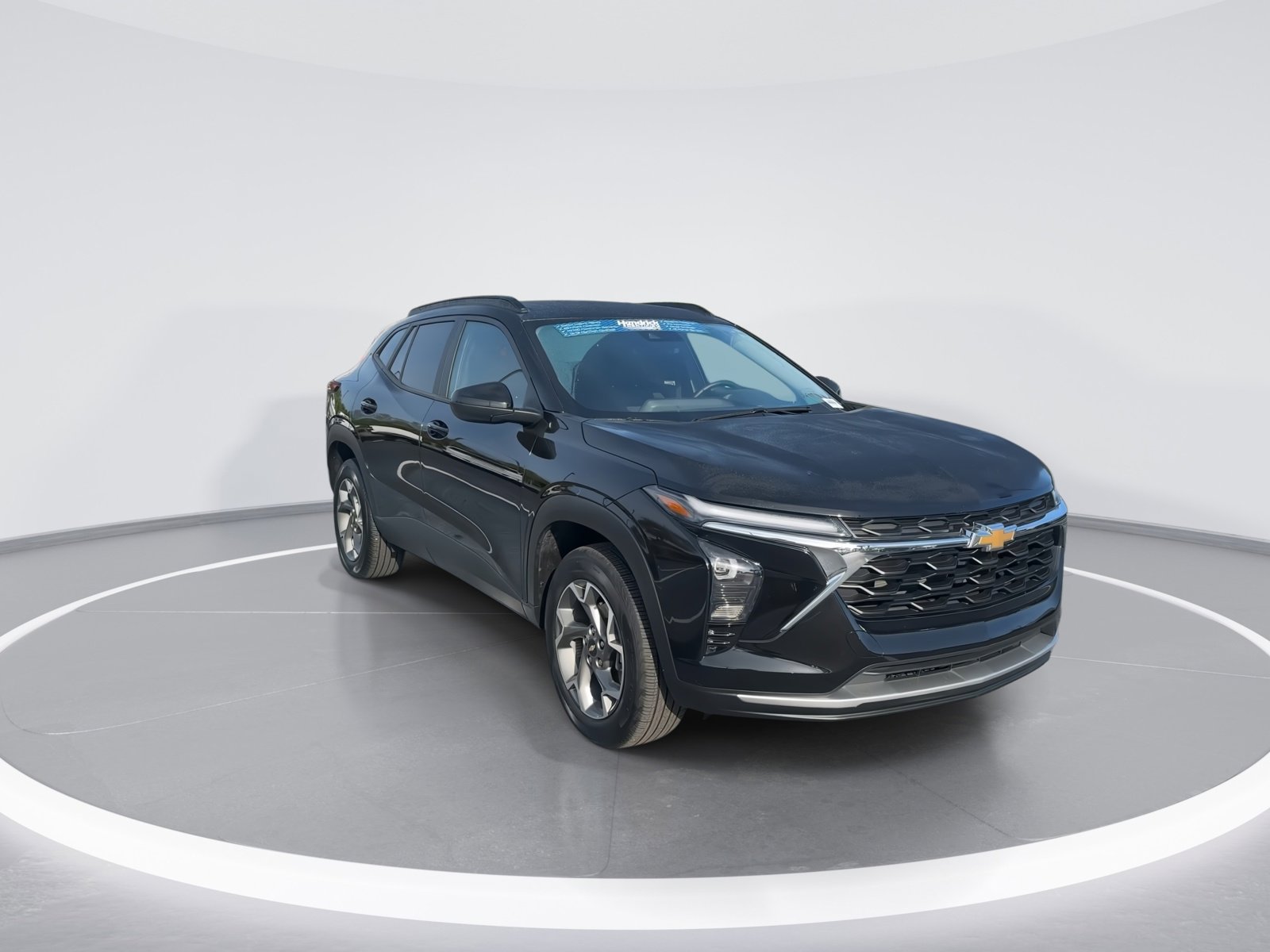 Used 2025 Chevrolet Trax LT w/ LT Convenience Package image 2
