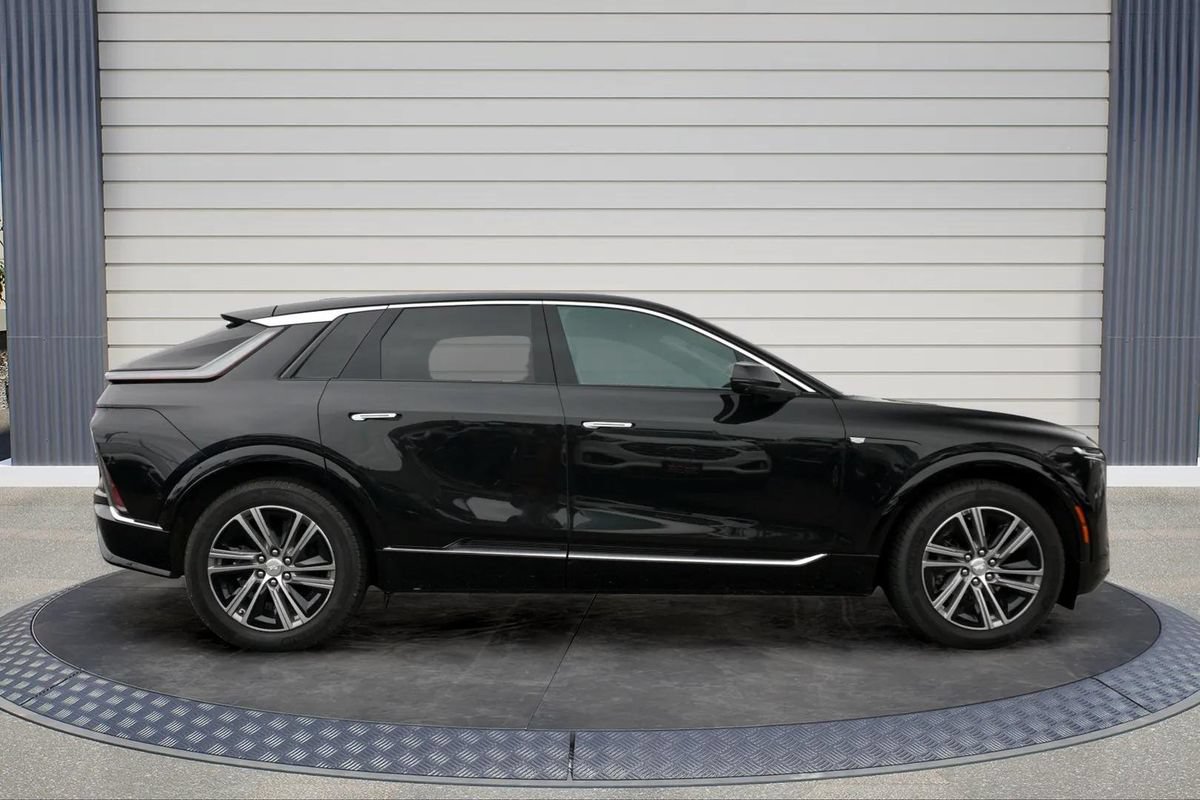 Used 2024 Cadillac Lyriq Luxury RWD image 8