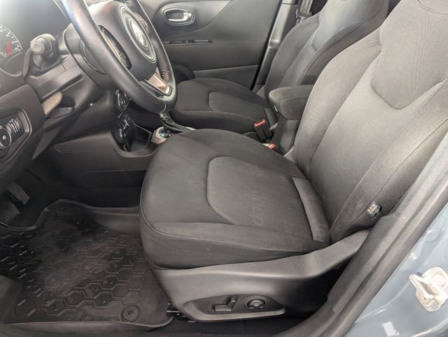 Used 2017 Jeep Renegade Latitude w/ Popular Equipment Group AWD/4WD image 12