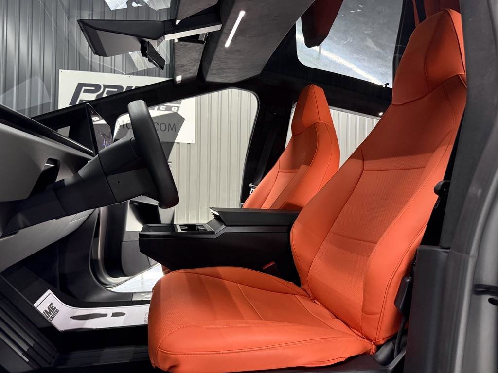 Used 2024 Tesla Cybertruck AWD Crew Cab image 20