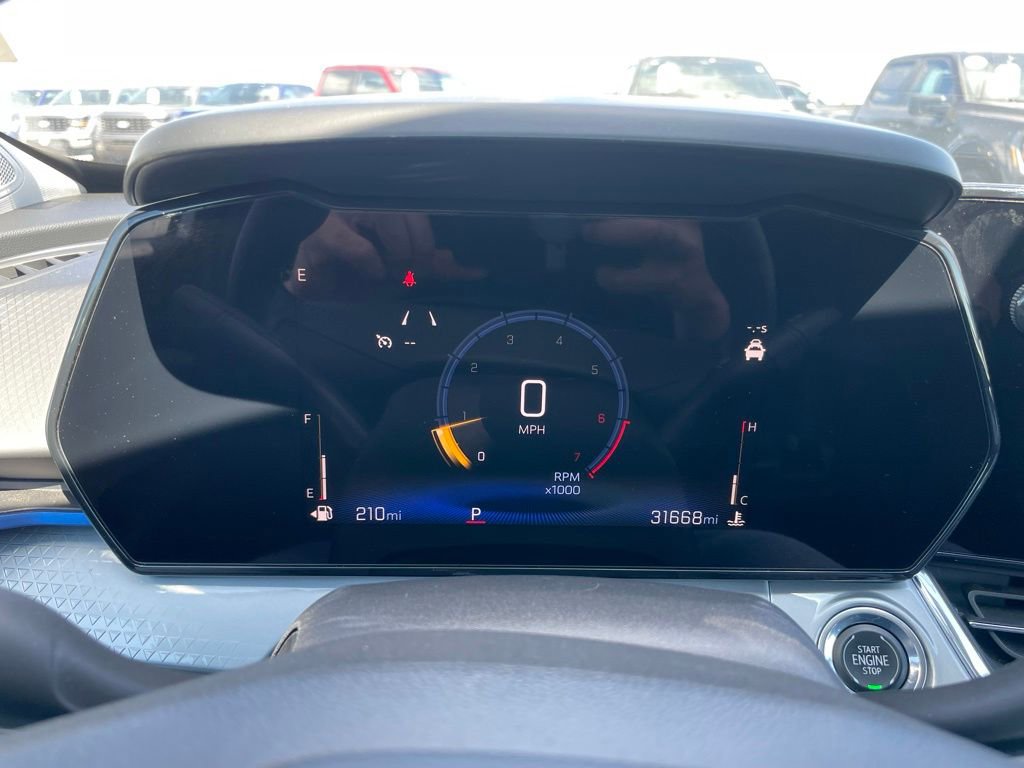 Used 2025 Chevrolet Trax LT FWD image 9