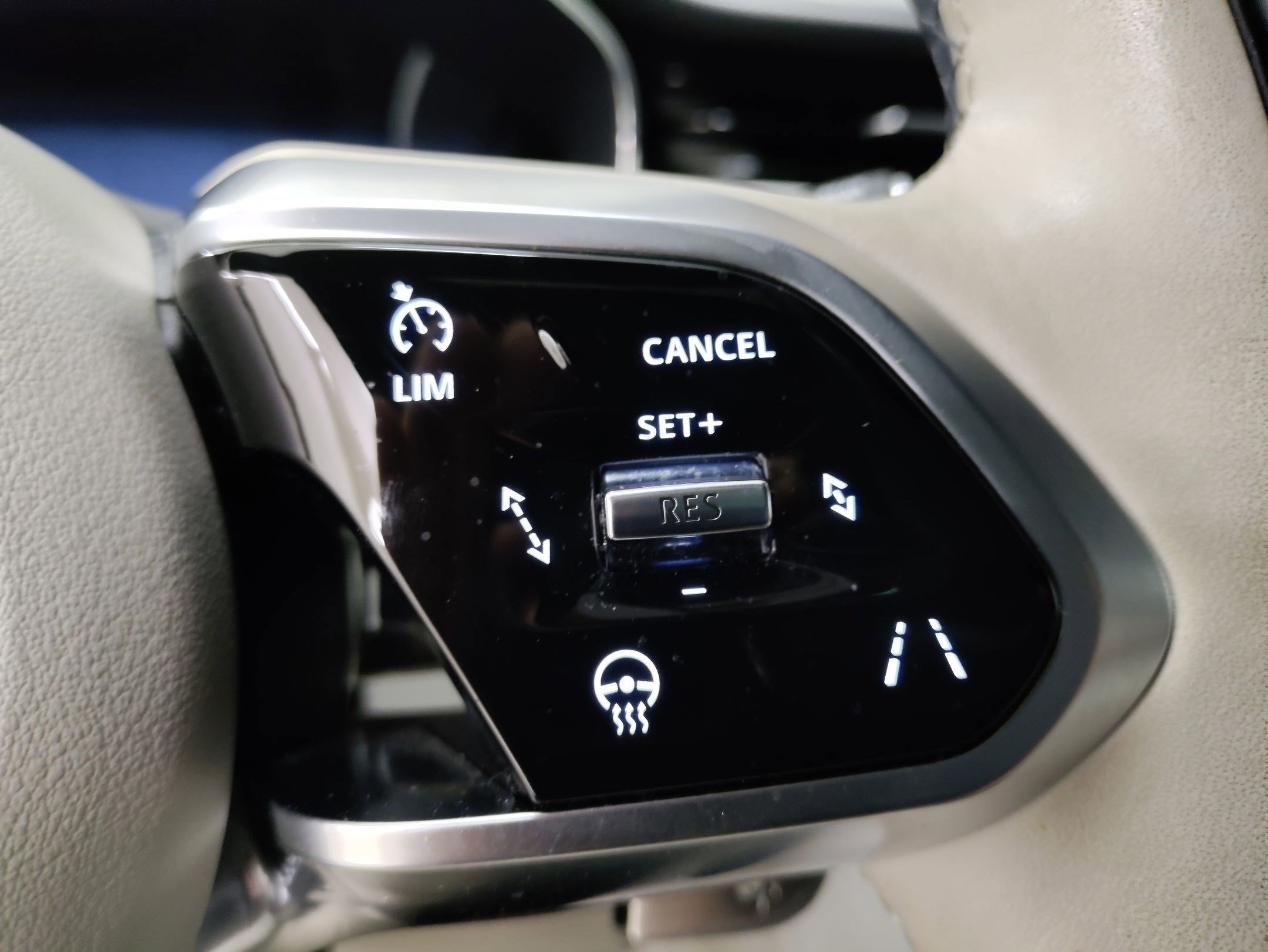 Used 2024 Jaguar F-PACE R-Dynamic S image 18