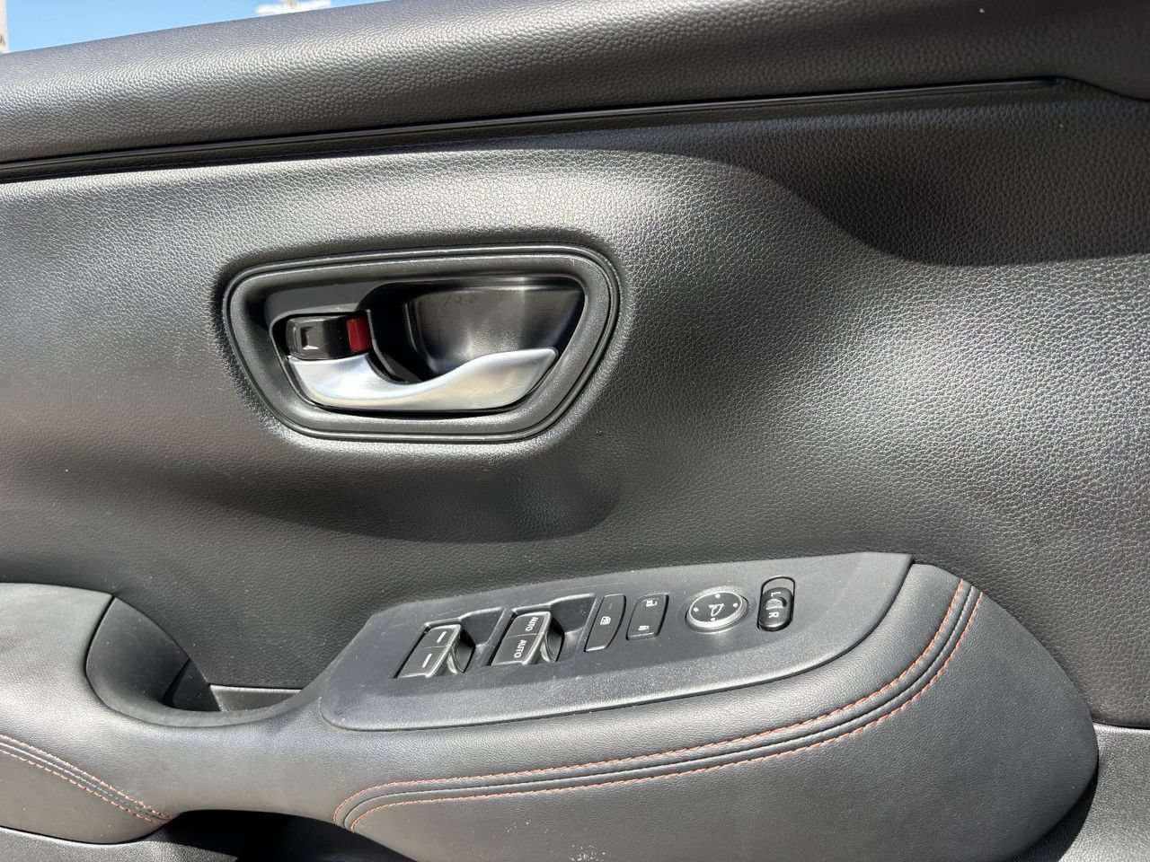 Certified 2025 Honda HR-V Sport image 19