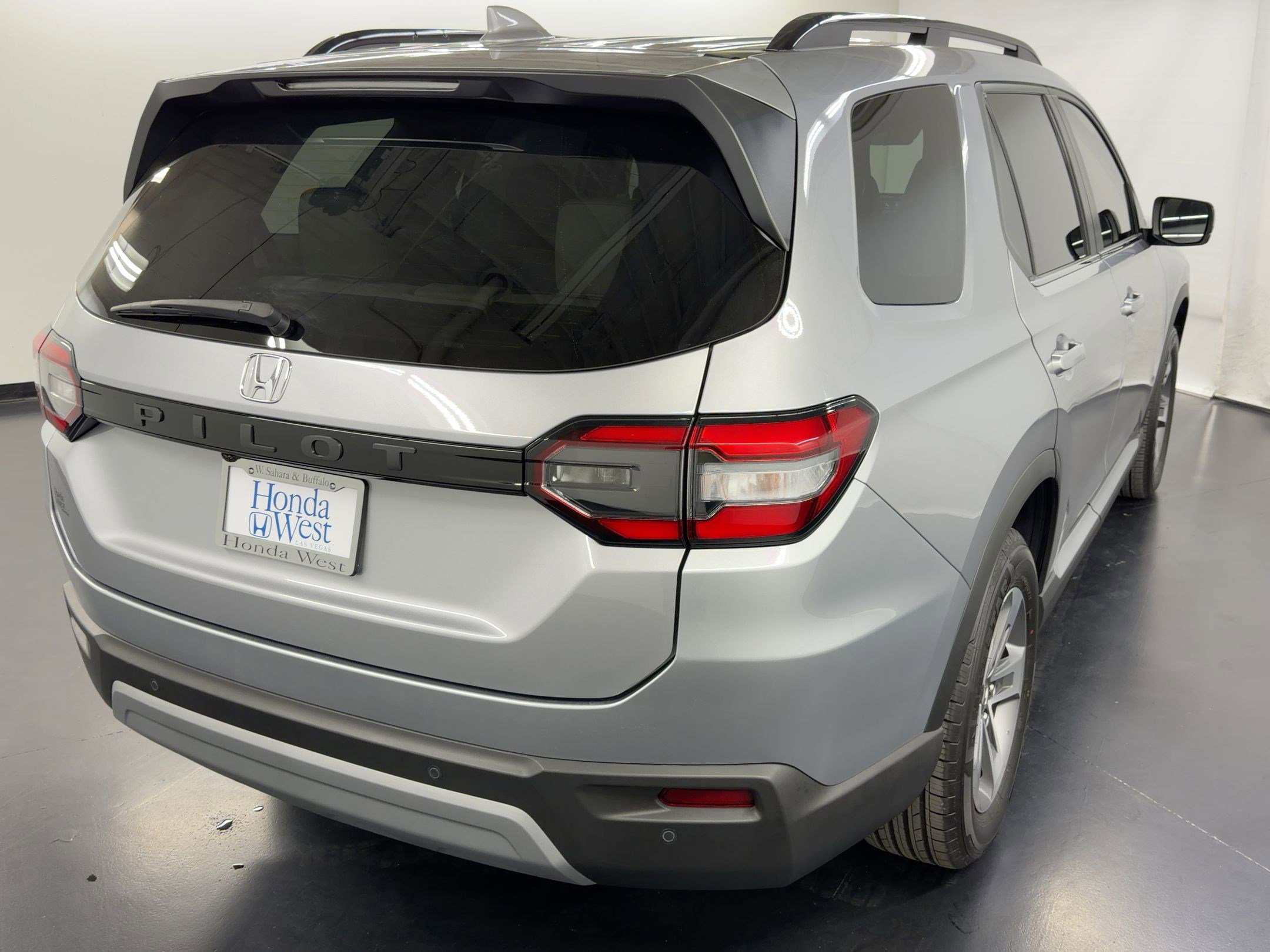 Used 2024 Honda Pilot EX-L image 9