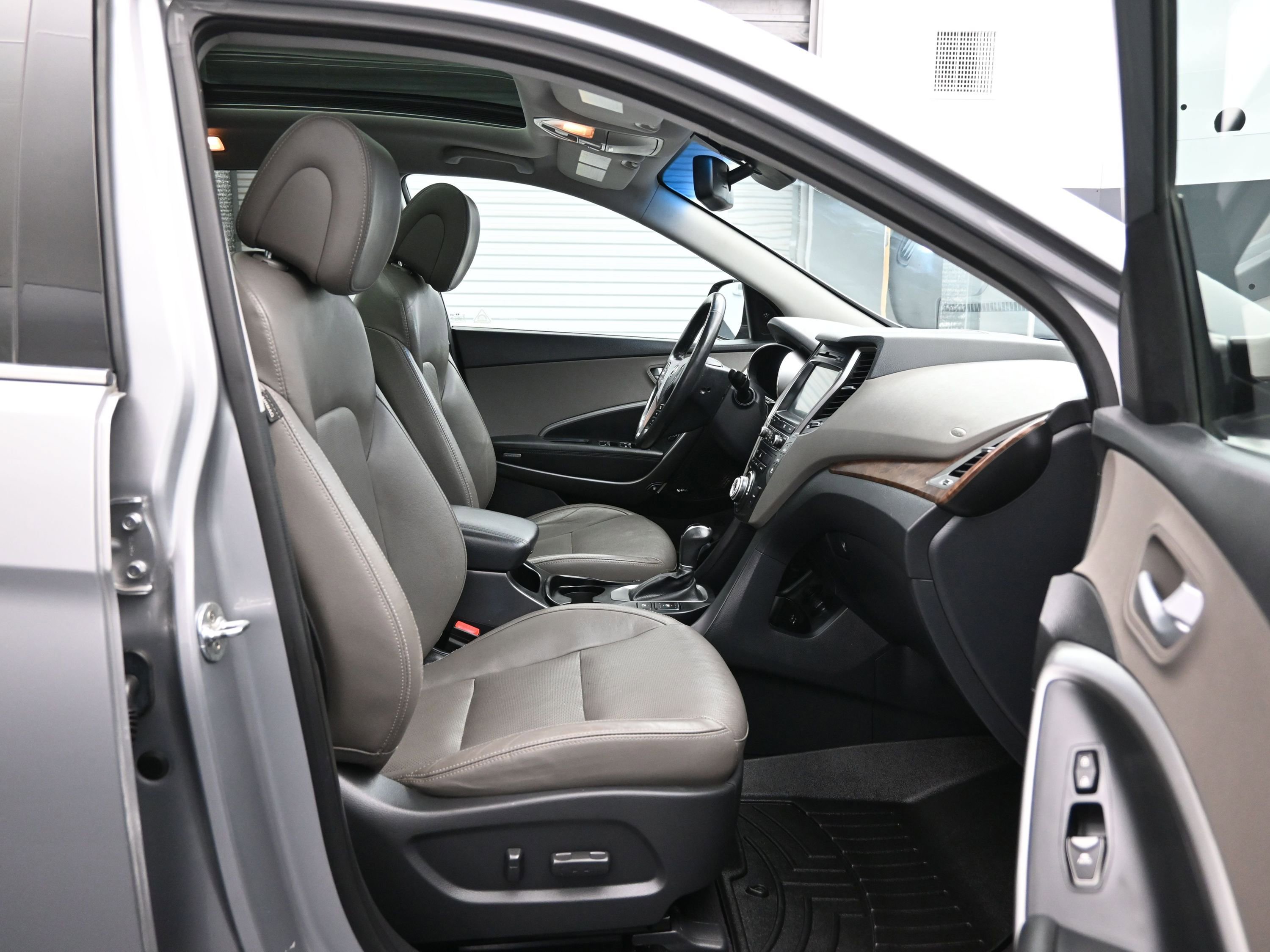 Used 2017 Hyundai Santa Fe Limited image 13