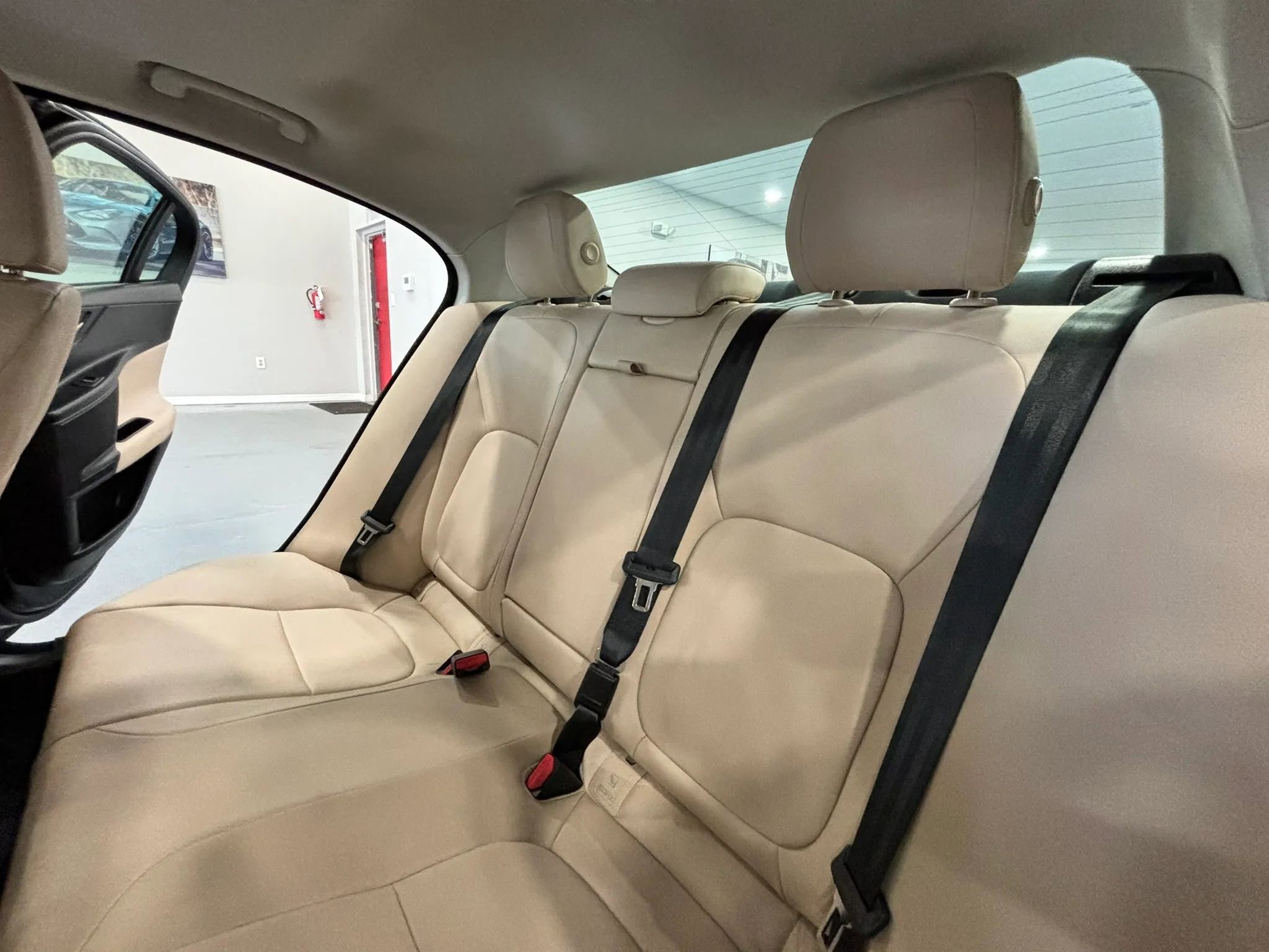 Used 2017 Jaguar XE Premium image 15