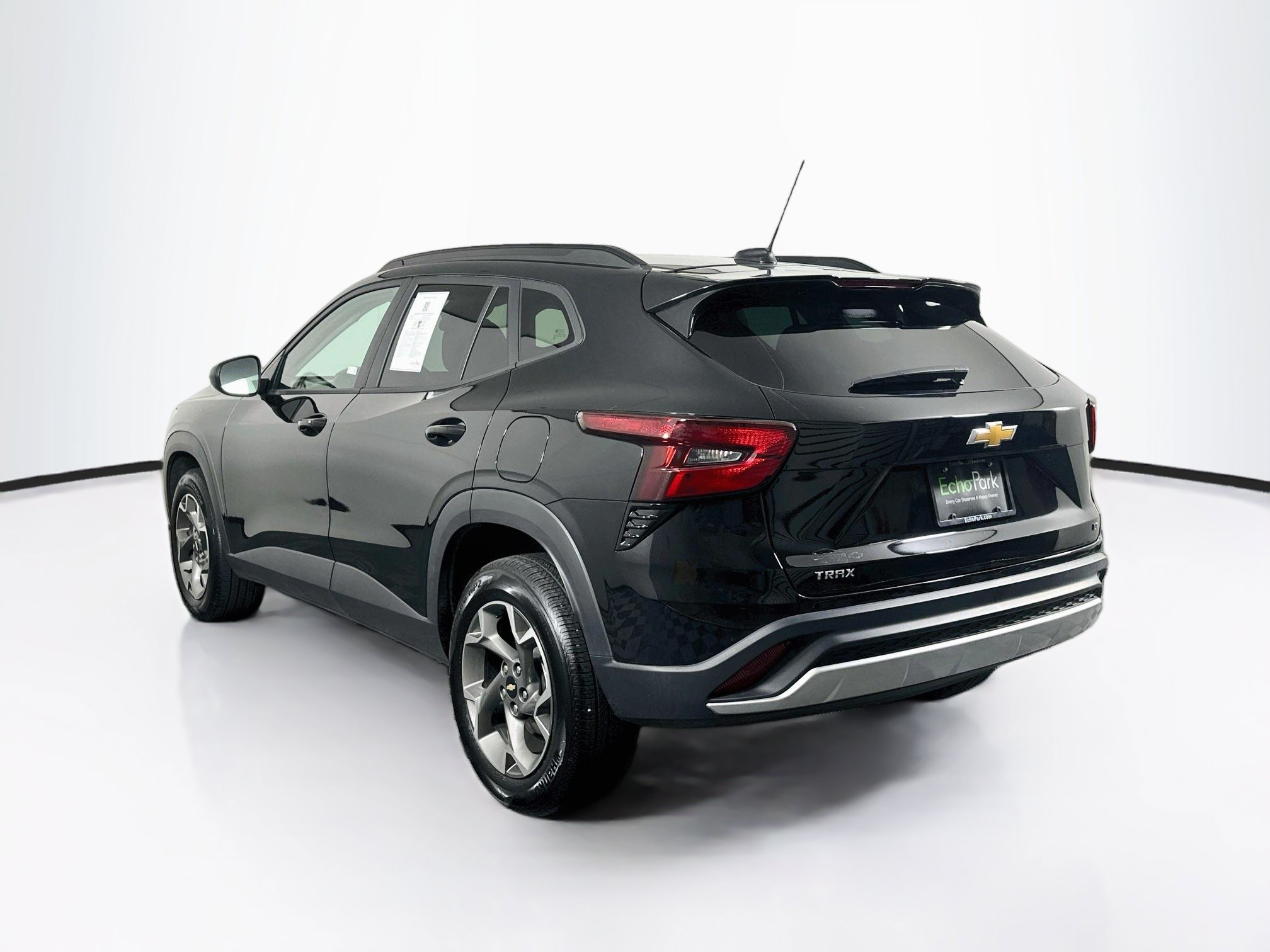 Used 2026 Chevrolet Trax LT w/ LT Convenience Package FWD image 5