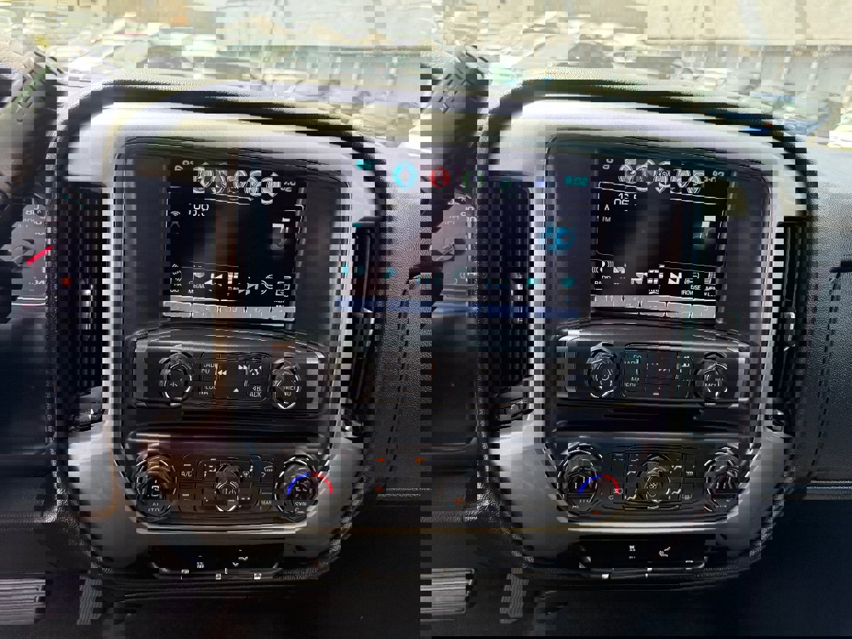 Used 2018 Chevrolet Silverado 1500 LT w/ LT Eassist Package image 26