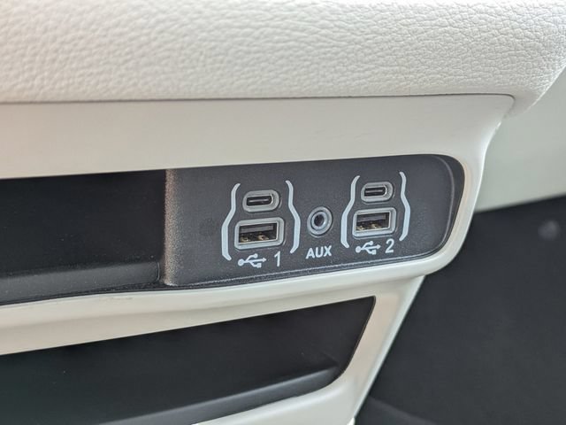 Used 2024 Chrysler Pacifica Touring-L AWD/4WD image 32