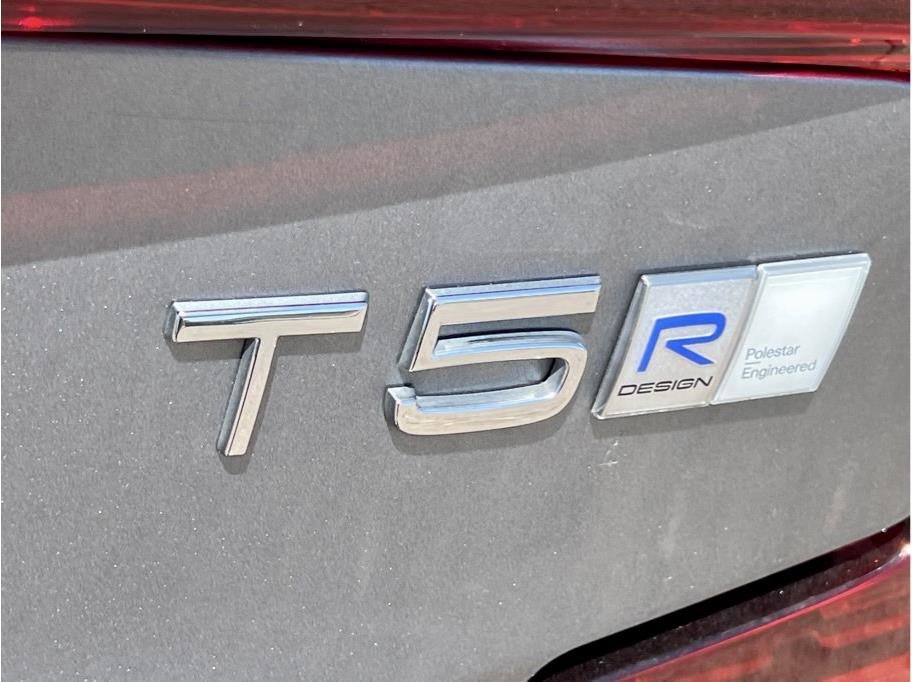 Used 2019 Volvo S60 T5 R-Design image 11