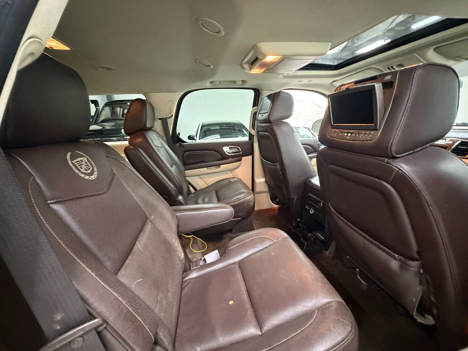 Used 2011 Cadillac Escalade Platinum AWD/4WD image 20