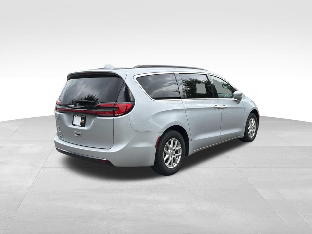 Used 2022 Chrysler Pacifica Touring-L FWD image 3