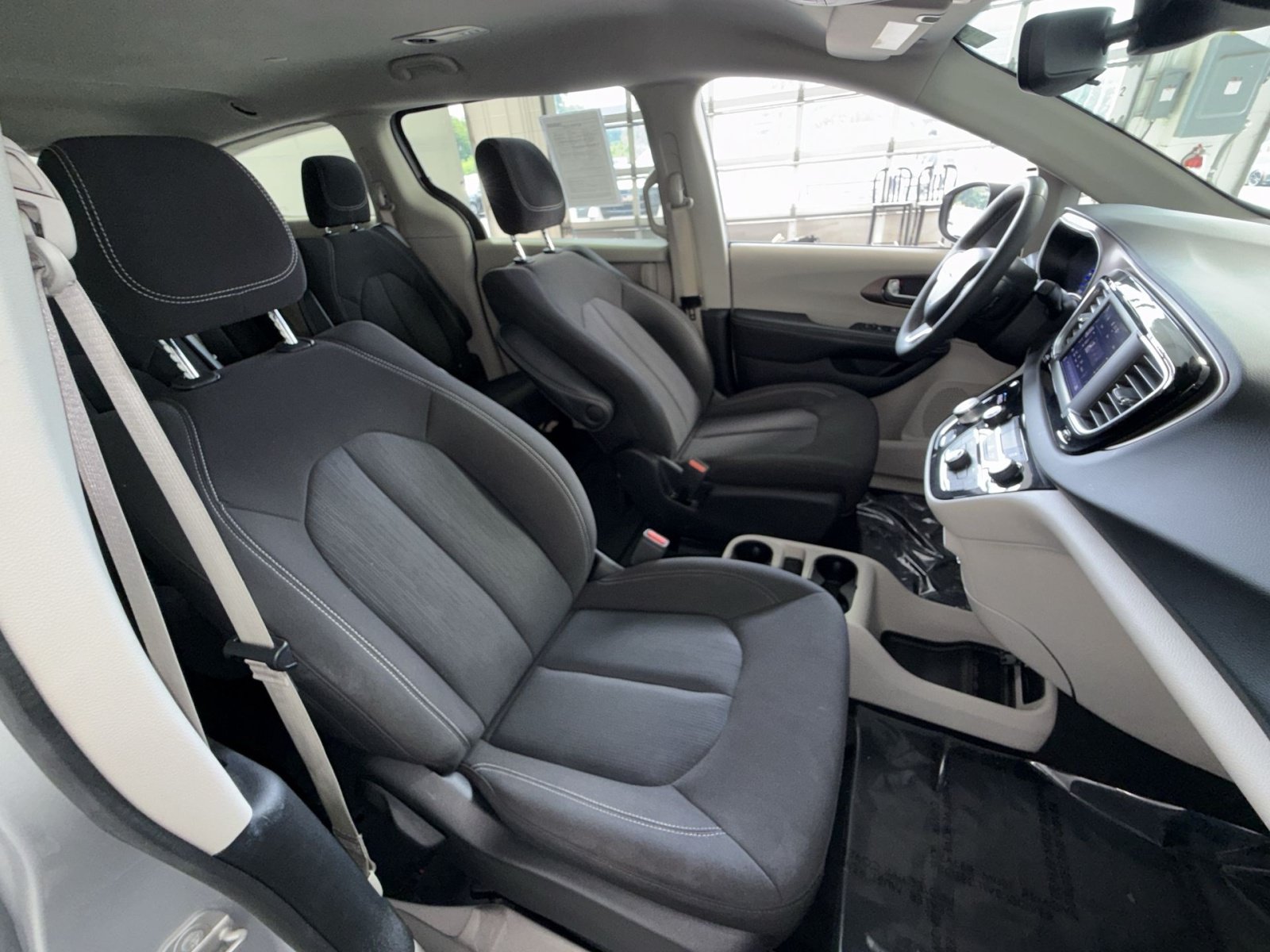 Used 2024 Chrysler Voyager LX FWD image 26