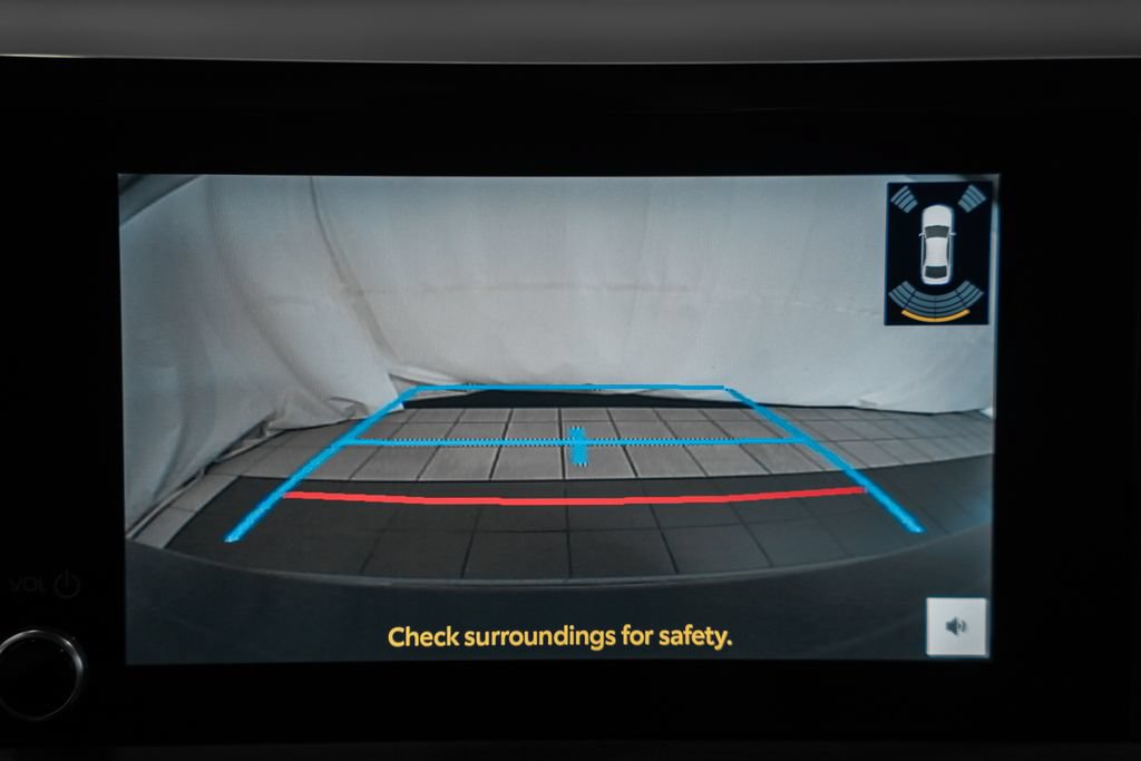 Used 2025 Toyota Prius LE FWD image 37