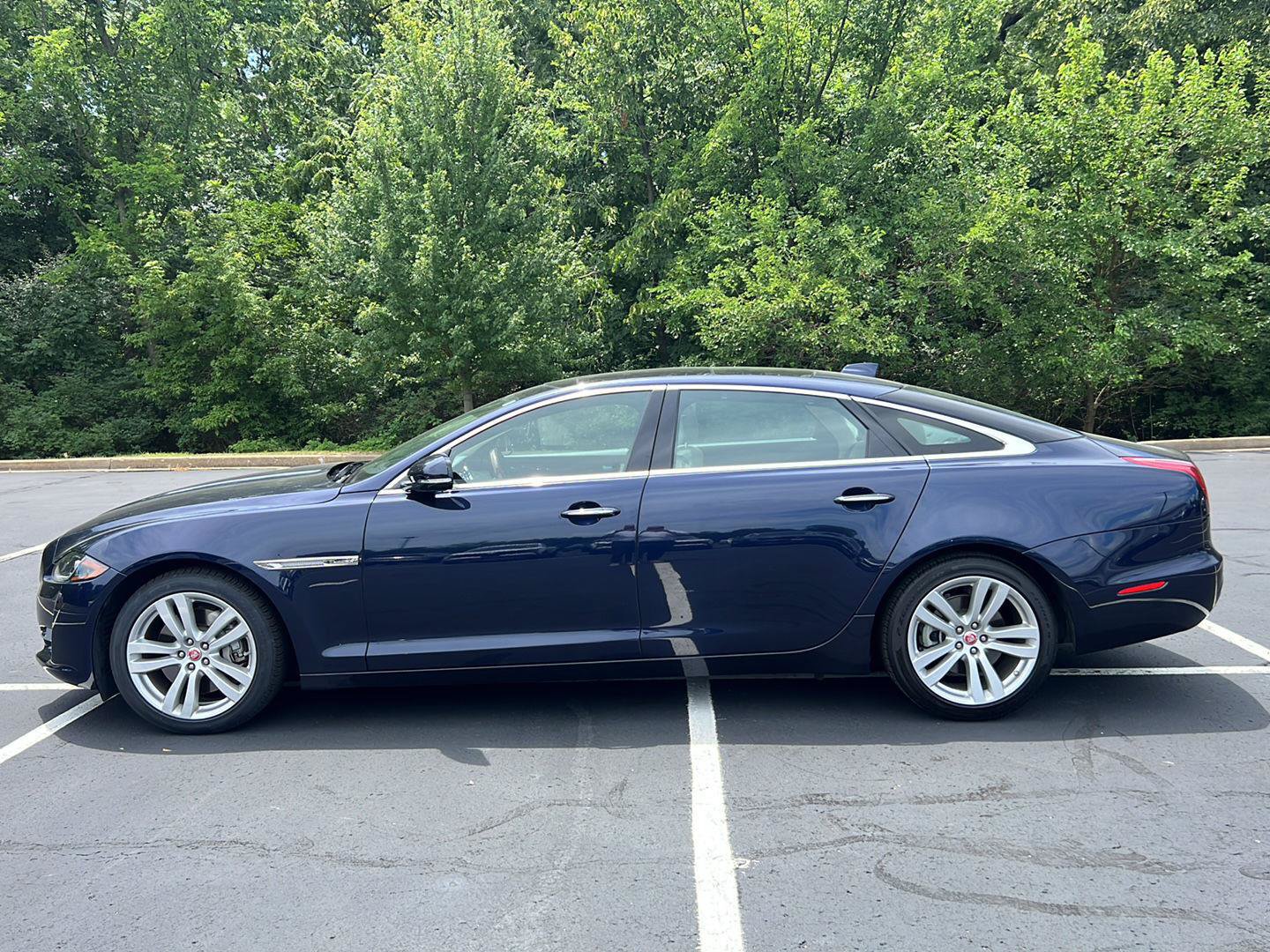 Used 2016 Jaguar XJ L Portfolio AWD/4WD image 2