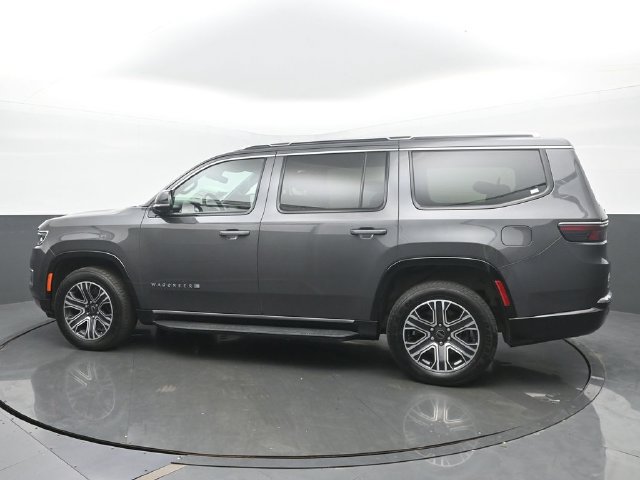 Used 2025 Jeep Wagoneer 4WD image 3