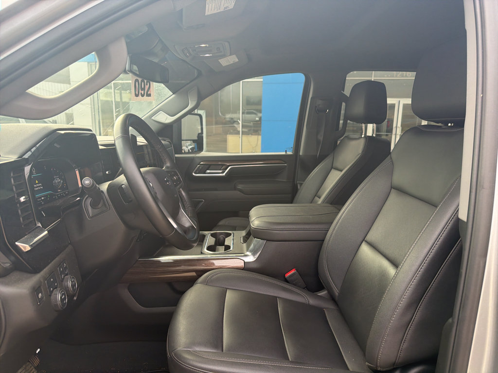 Used 2025 Chevrolet Silverado 2500 LT w/ Trail Boss Package AWD/4WD image 4