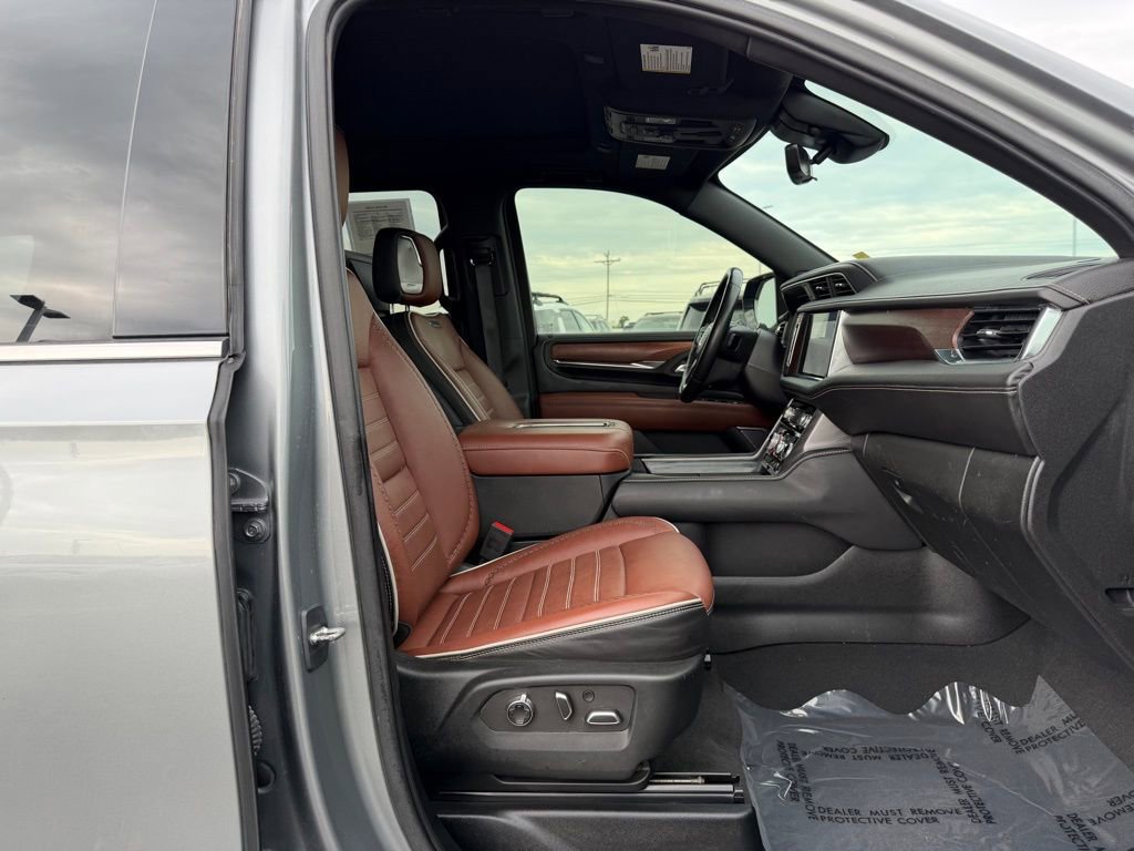 Used 2023 GMC Yukon XL Denali Ultimate image 28