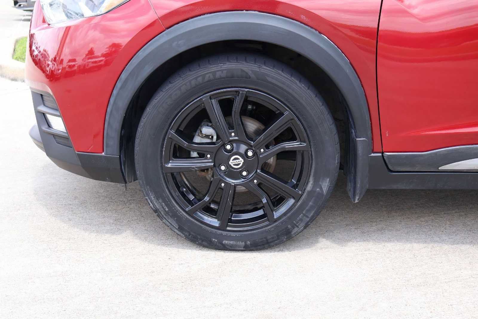 Used 2020 Nissan Kicks SR w/ SR Premium Package FWD image 8